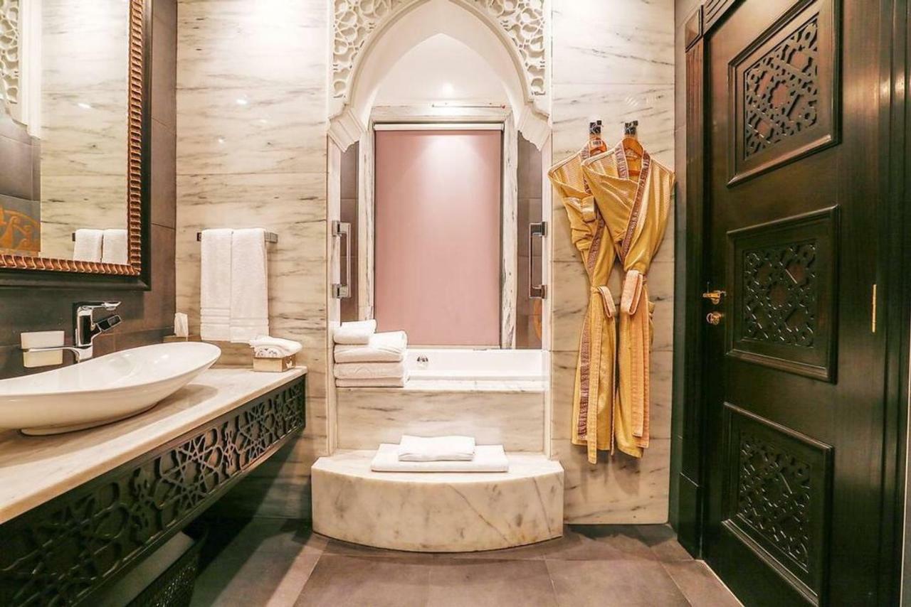 Zabeel Saray Royal Residences Lagoon Villa Dubai Exteriör bild